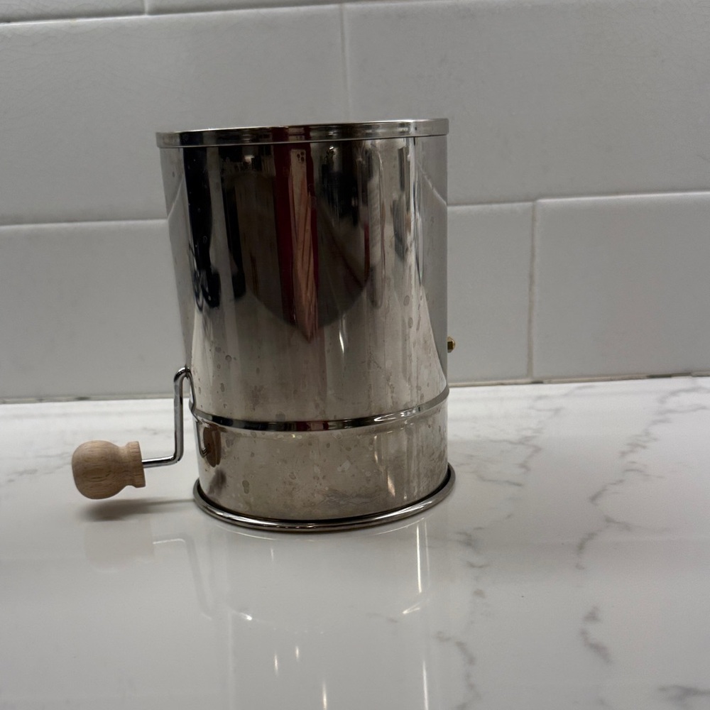 Williams Sonoma Stainless Steel Hand-Crank Sifter with Wooden Handle